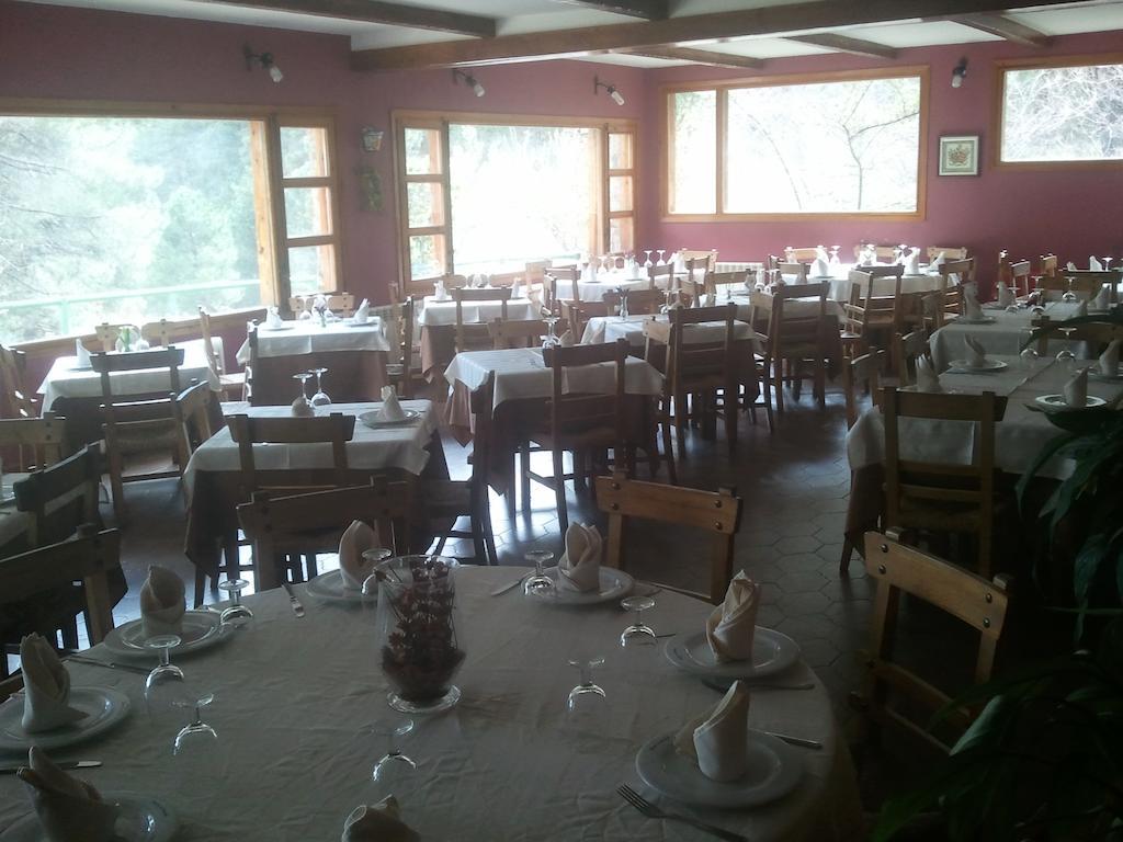 Hostal-Restaurante Fogon De Gredos Guisando Bagian luar foto