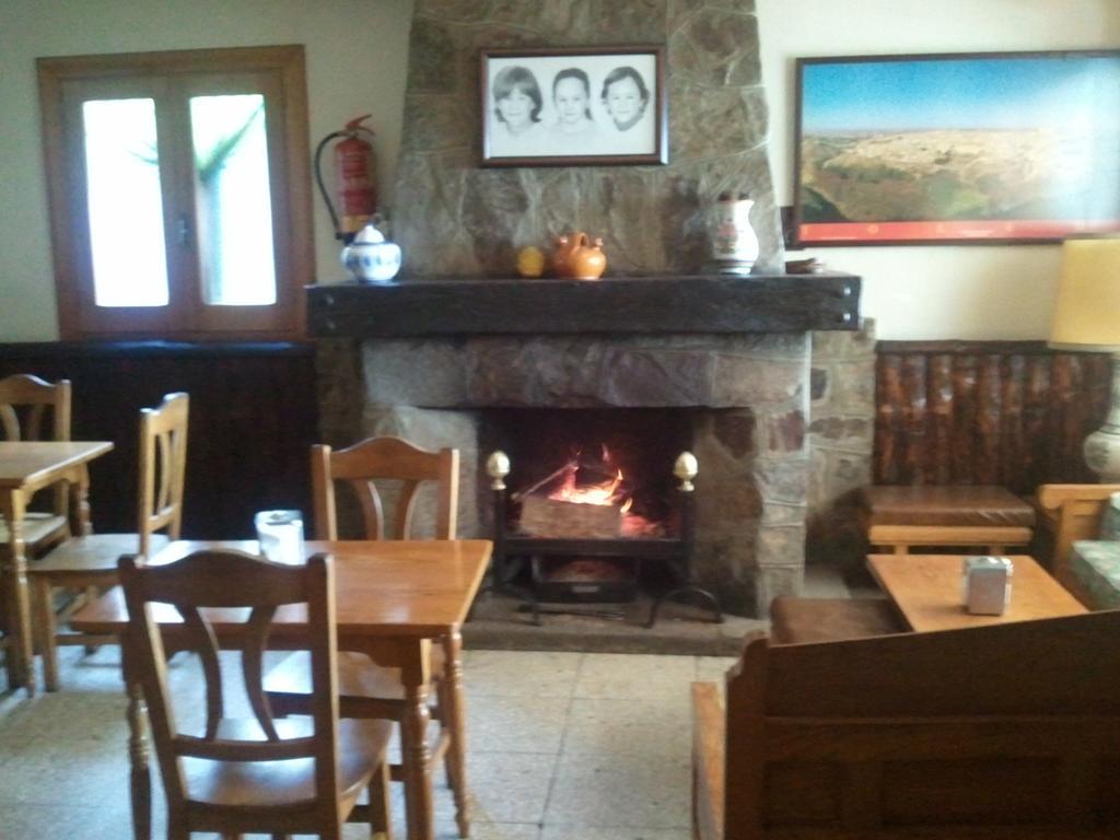 Hostal-Restaurante Fogon De Gredos Guisando Bagian luar foto