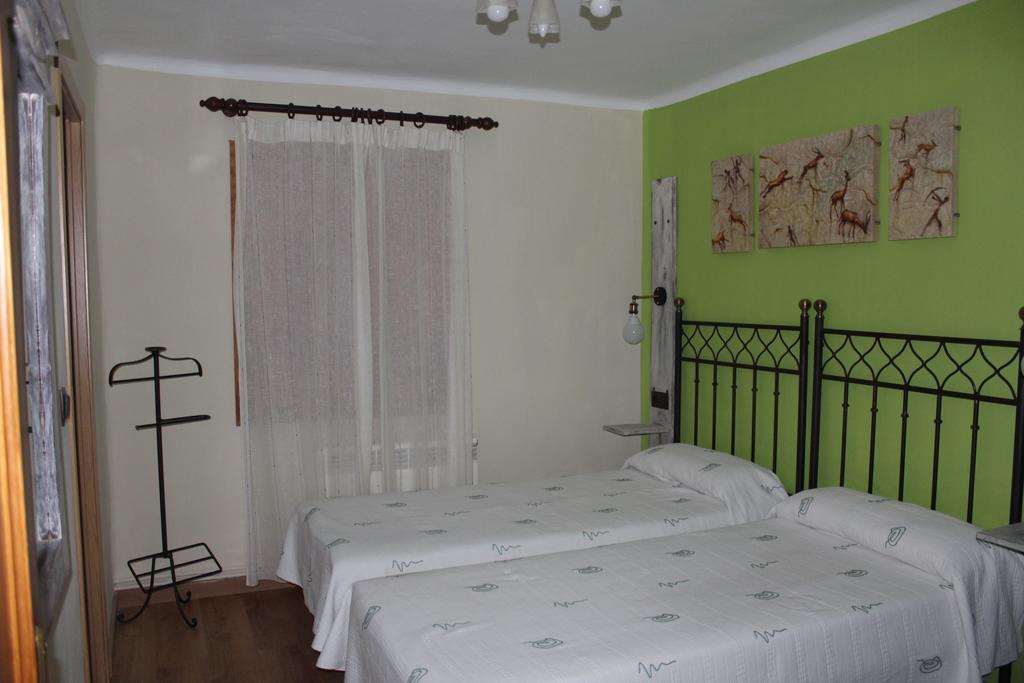 Hostal-Restaurante Fogon De Gredos Guisando Bagian luar foto