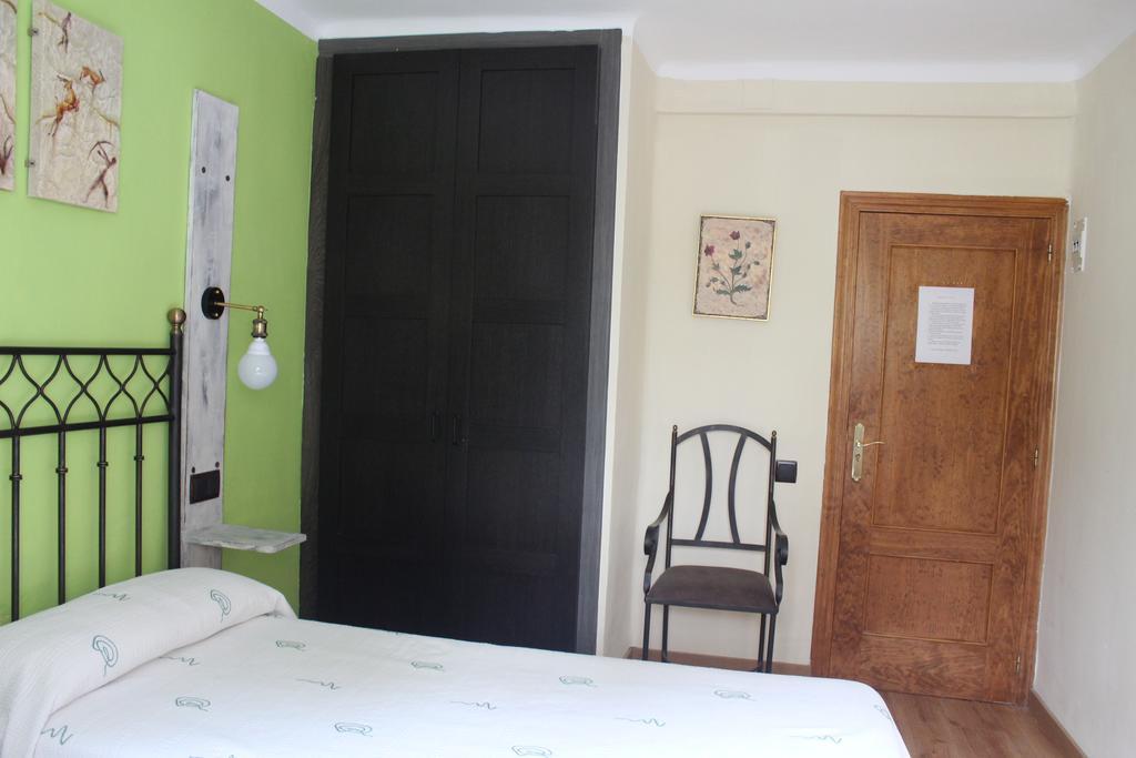Hostal-Restaurante Fogon De Gredos Guisando Bagian luar foto