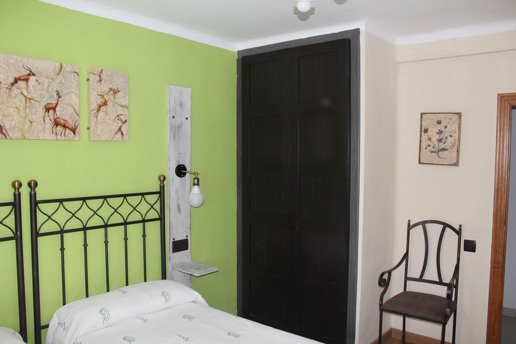 Hostal-Restaurante Fogon De Gredos Guisando Bagian luar foto