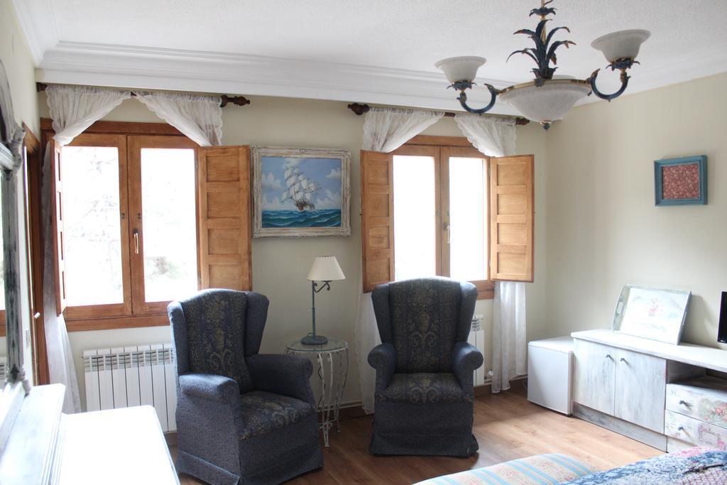 Hostal-Restaurante Fogon De Gredos Guisando Bagian luar foto
